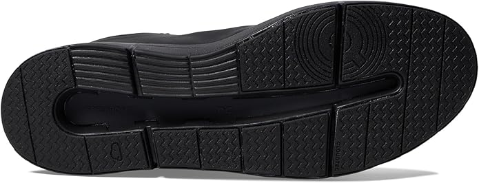 On Women's The Roger Advantage Sneakers