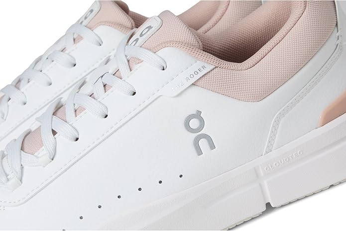 On Women's The Roger Advantage Sneakers