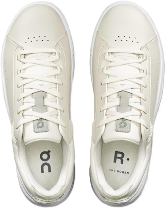 On Women's The Roger Advantage Sneakers